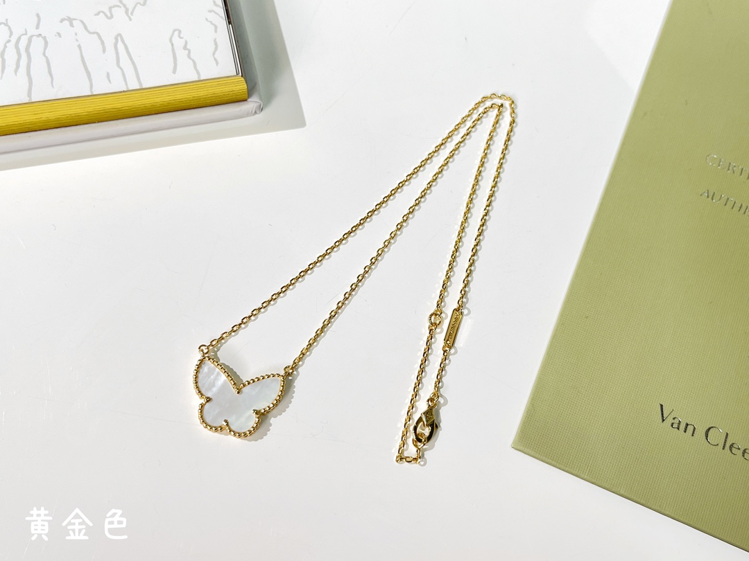 V*N CL*F & arpels necklace