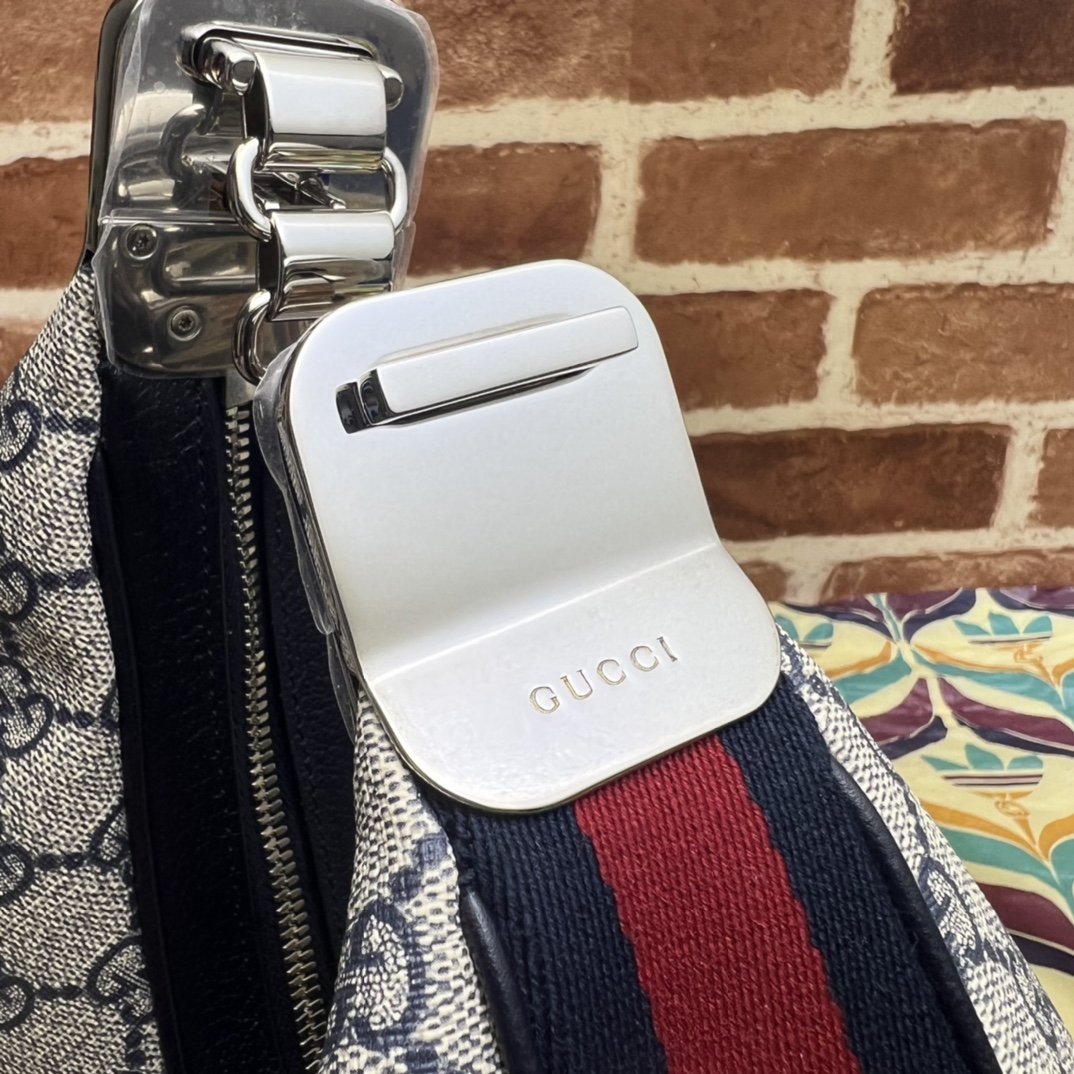 G*u*i attache large shoulder bag-35*32*6cm