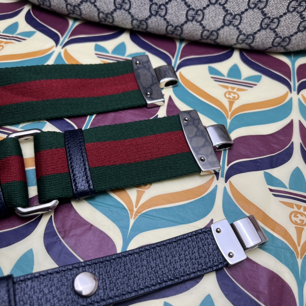 G*u*i attache large shoulder bag-35*32*6cm