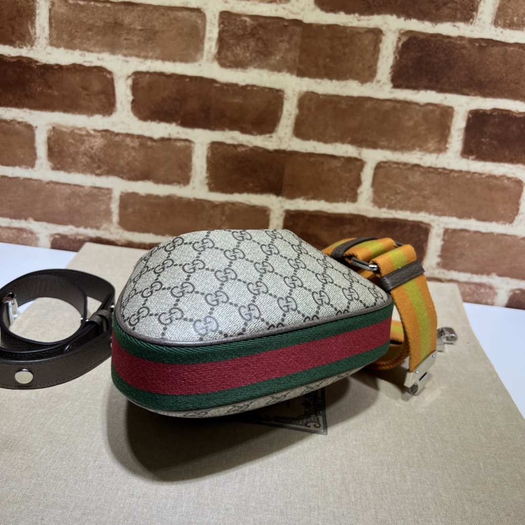 G*u*i attache small shoulder bag-23*22*5cm