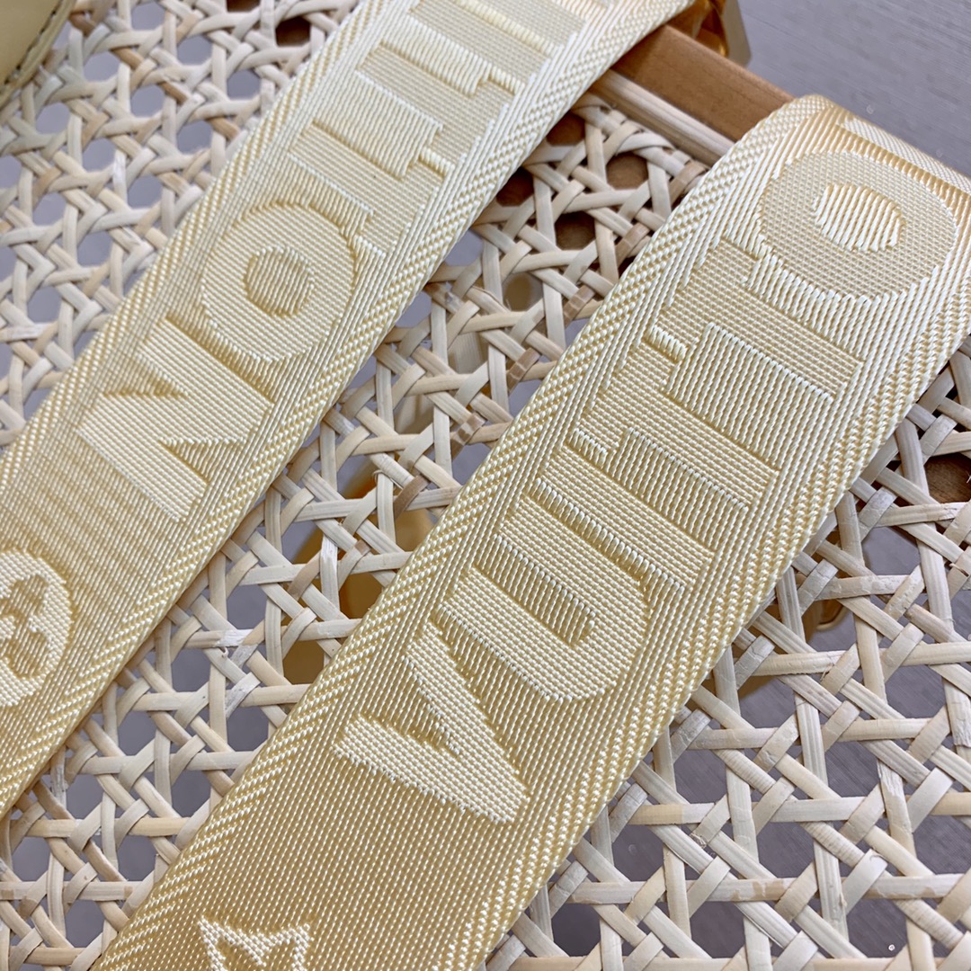 l0*is V*t0n over the moon handbag-27.5*16*7cm