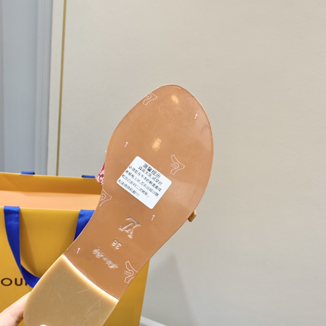 l0*is V*t0n slippers