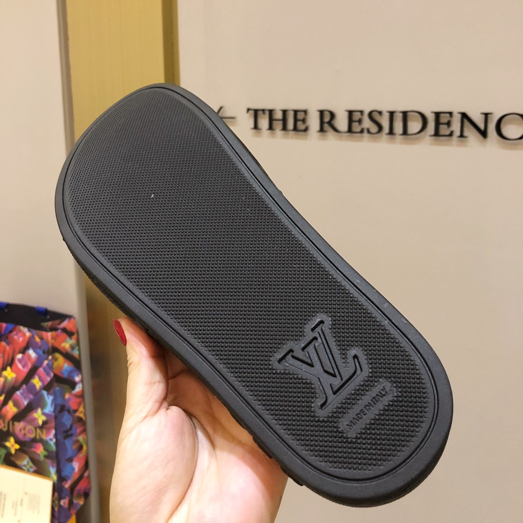 l0*is V*t0n slippers