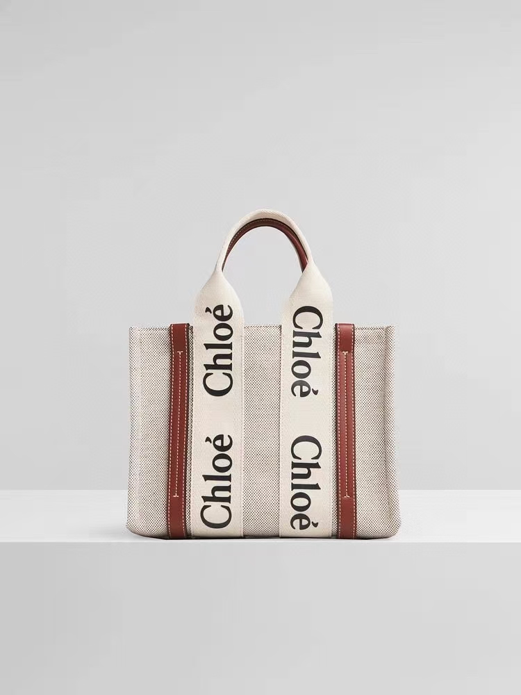 Ch10e woody tote bag
