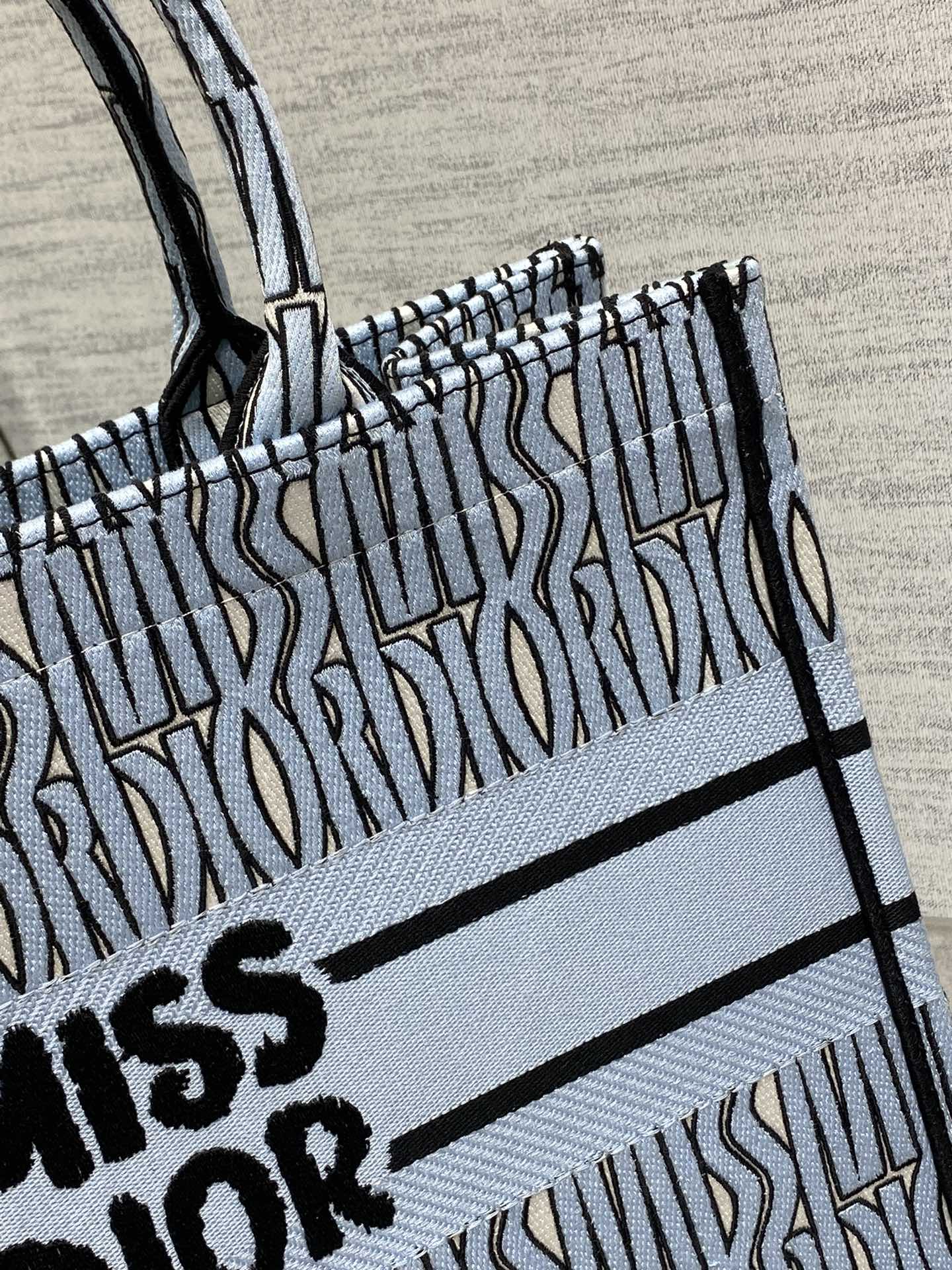 D*or small book tote-36.5cm