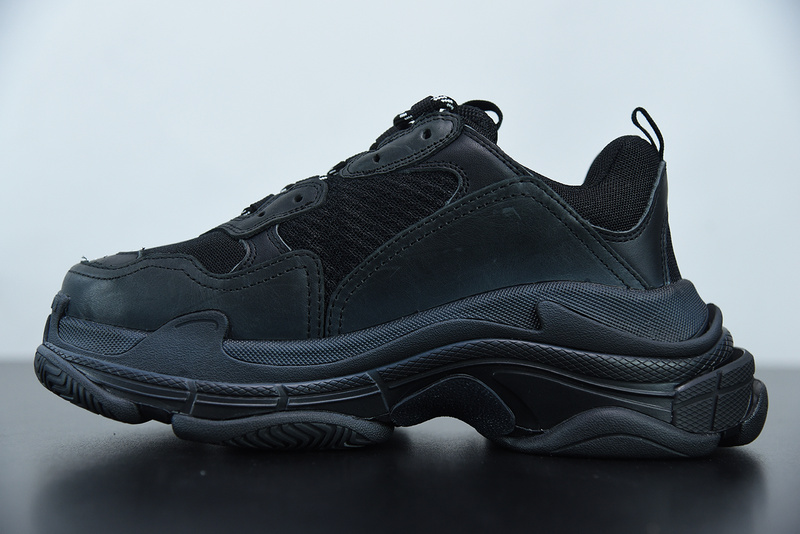 Ba*len*cia*ga triple s