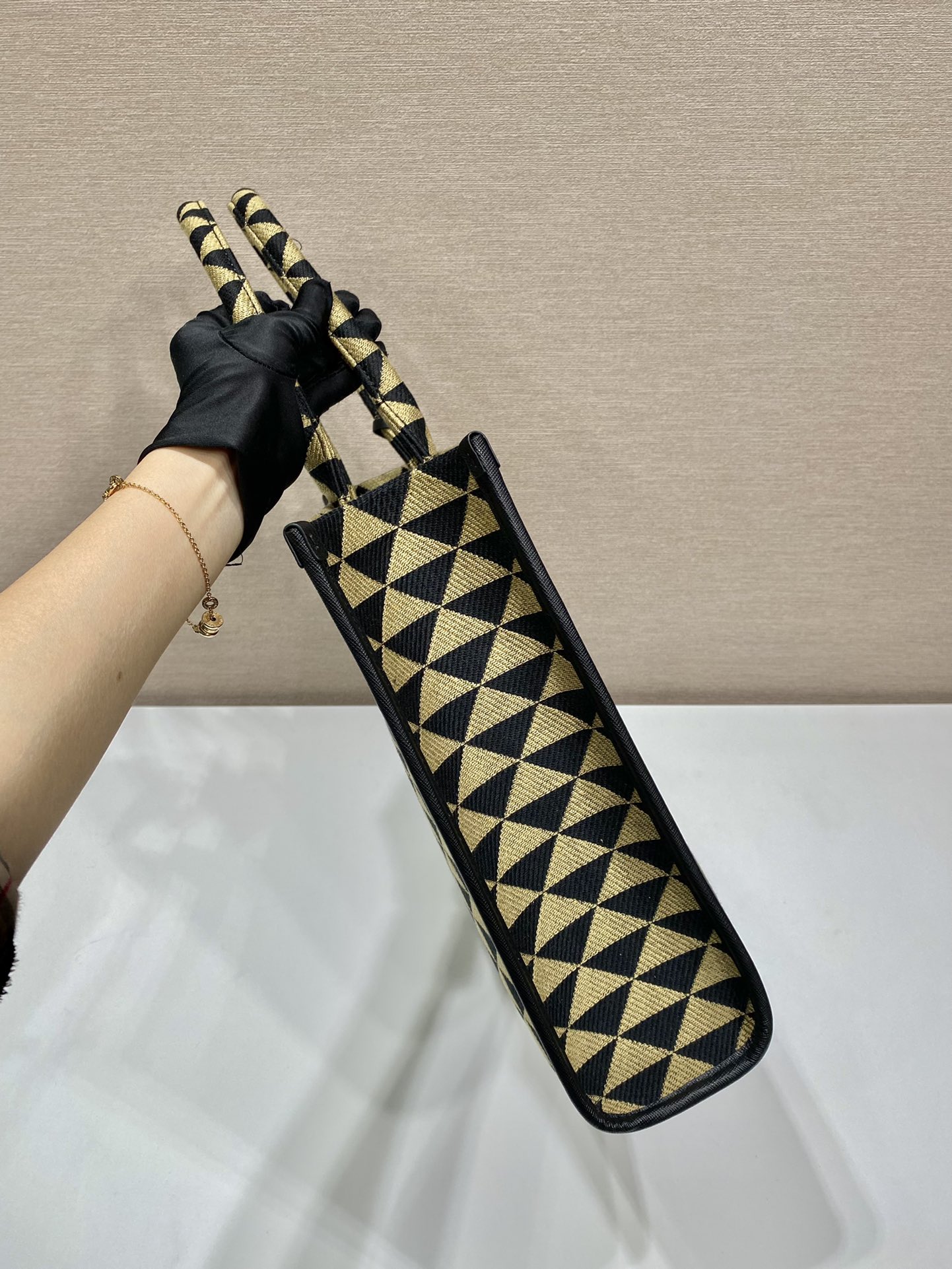 Pra*a small tote in saffiano leather 1ba356-39*31*11cm