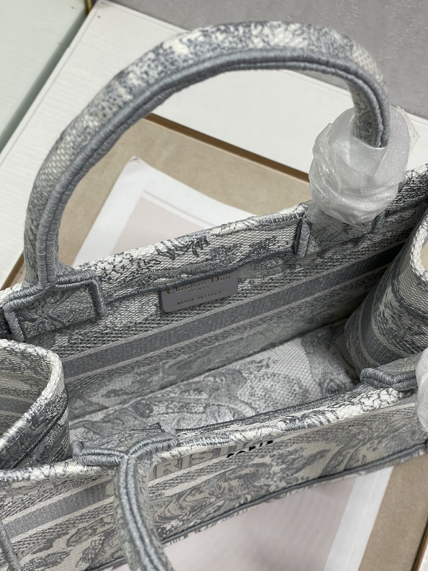 D*or small book tote-26*8*22cm