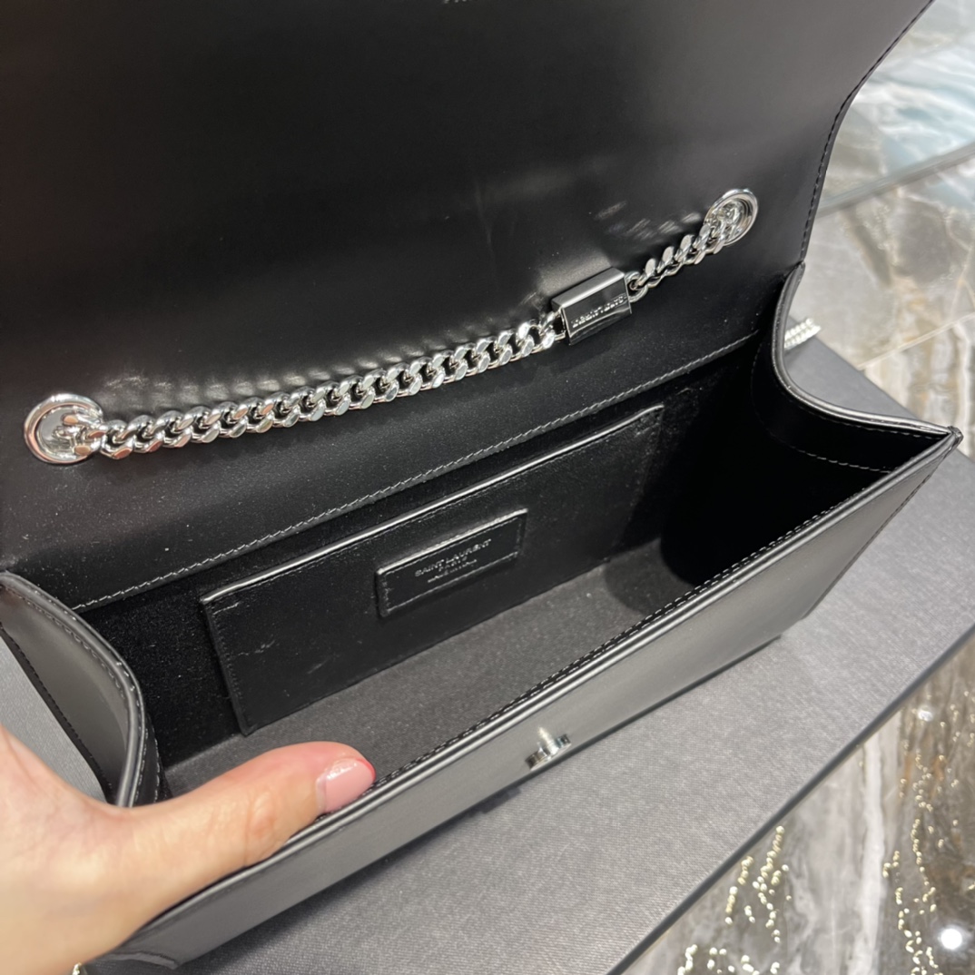 Y*L kate medium in smooth leather-24*14.5*5.5cm