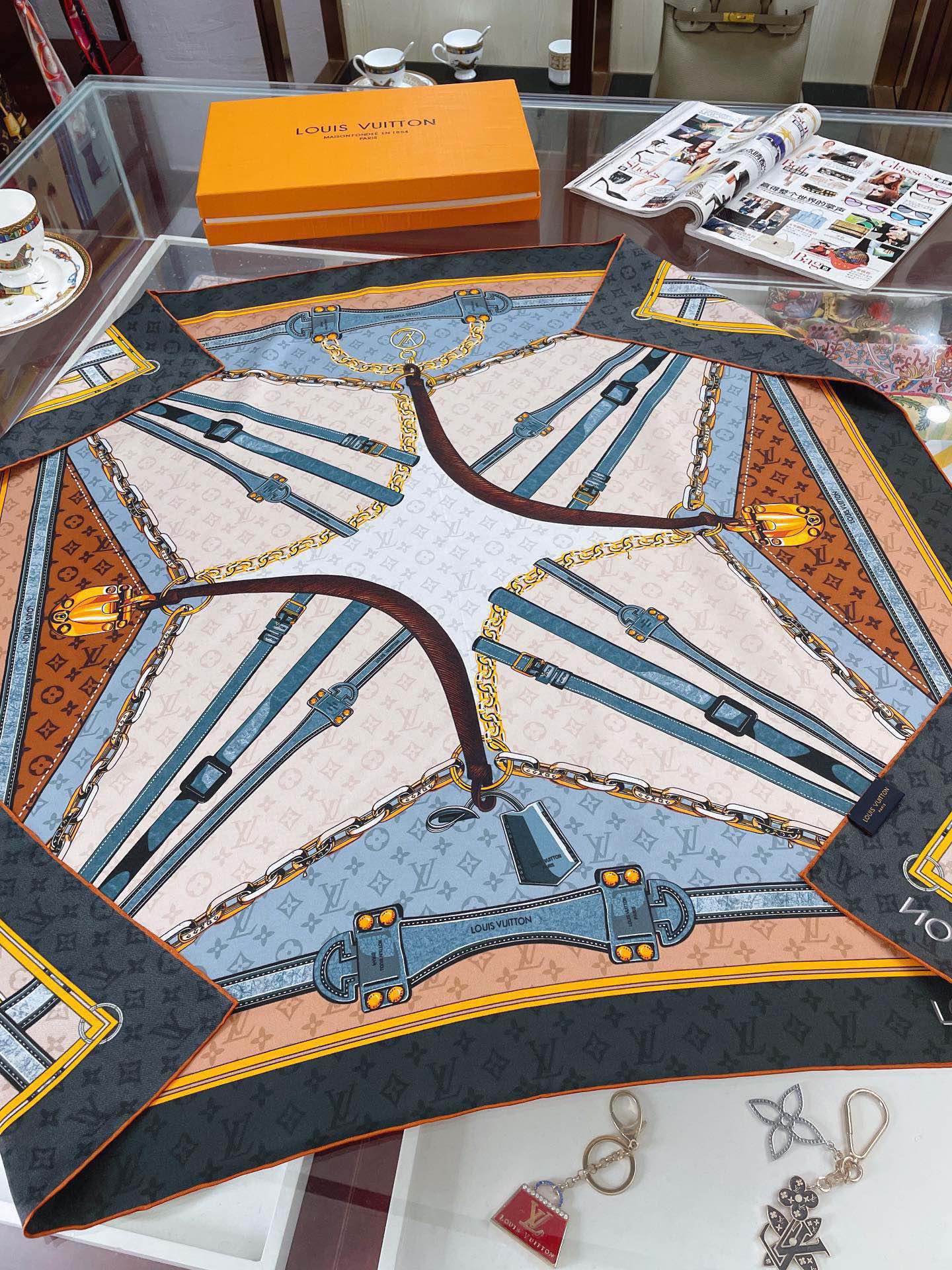 l0*is V*t0n silk square scarf-90*90cm