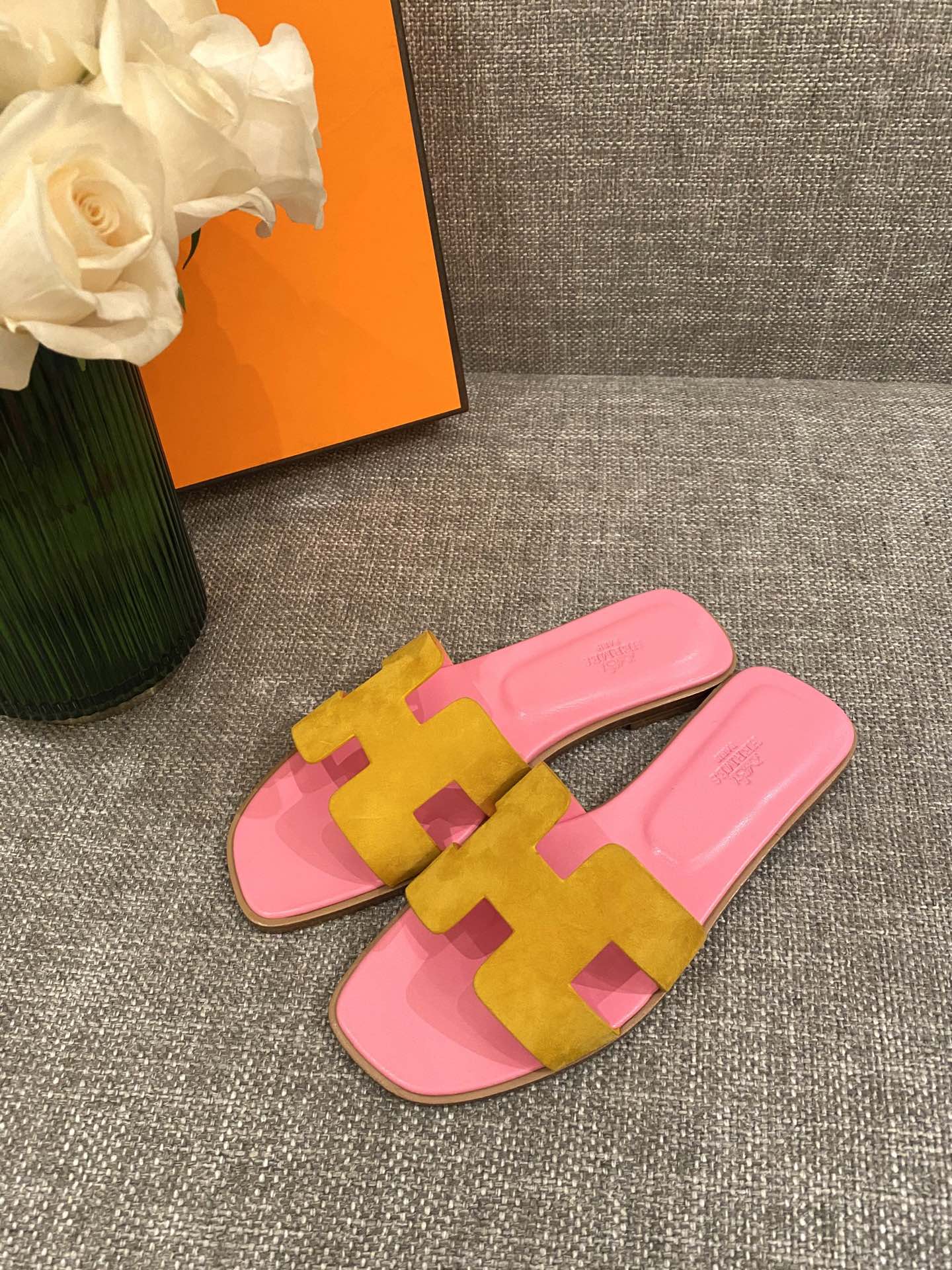 H**mes slippers