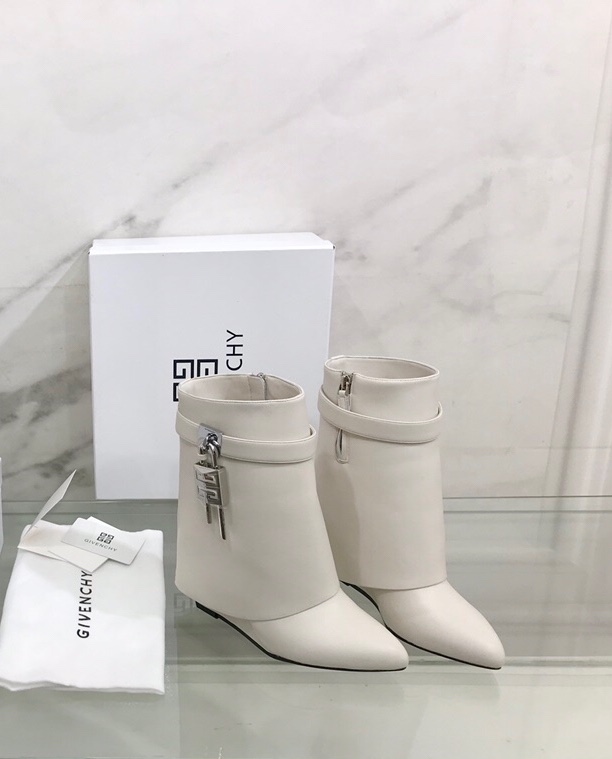 G1uenchy boots(eu35-42)