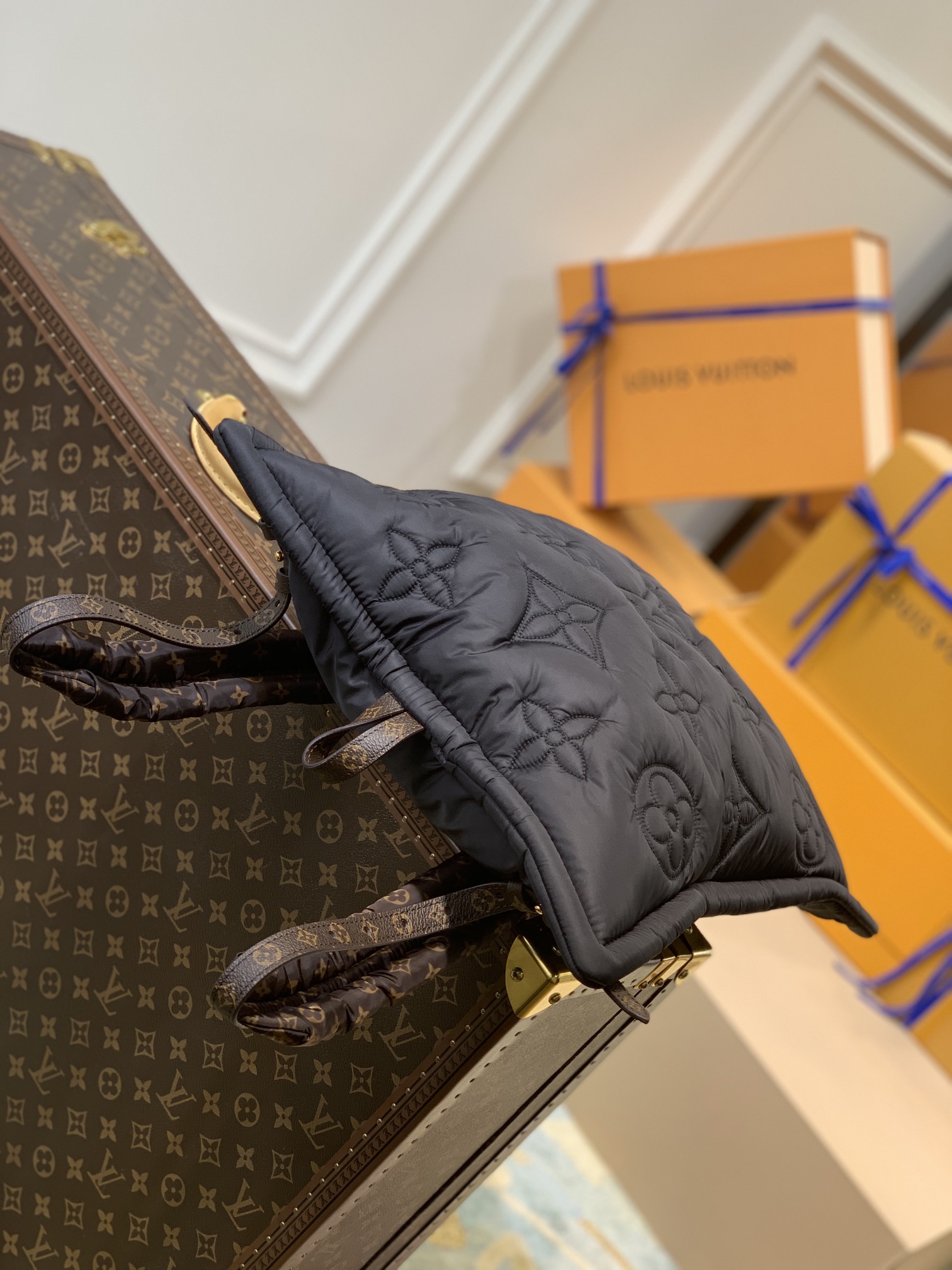 l0*is V*t0n onthego handbag-39*46*3cm