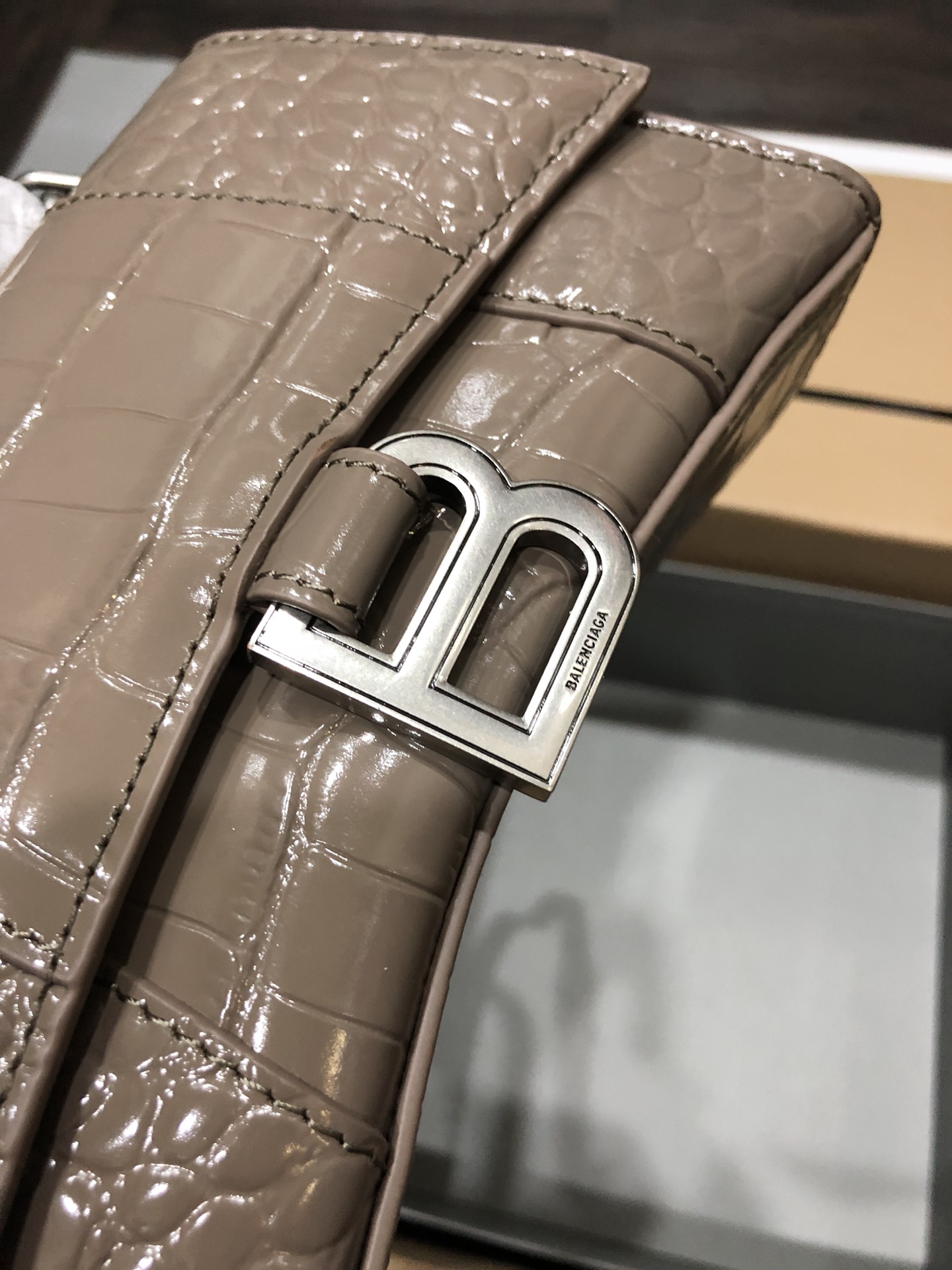 Ba*len*cia*ga small hourglass bag-13*8*19cm