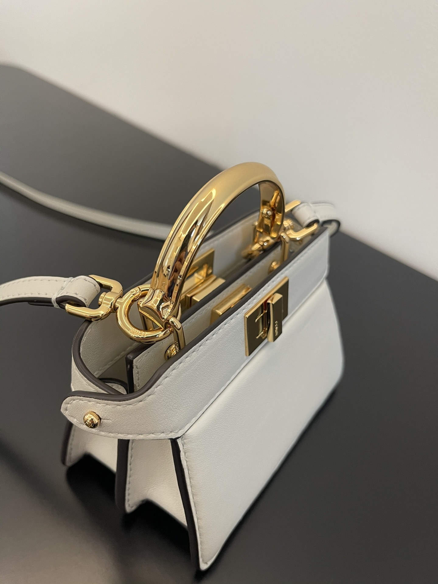 F**di peekabooiseeu micro-11x8x8cm