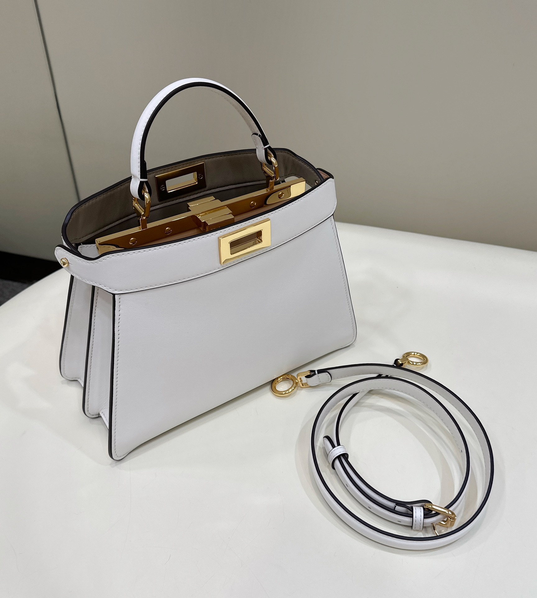 F**di peekaboo i see u bag-29*12*18.5cm