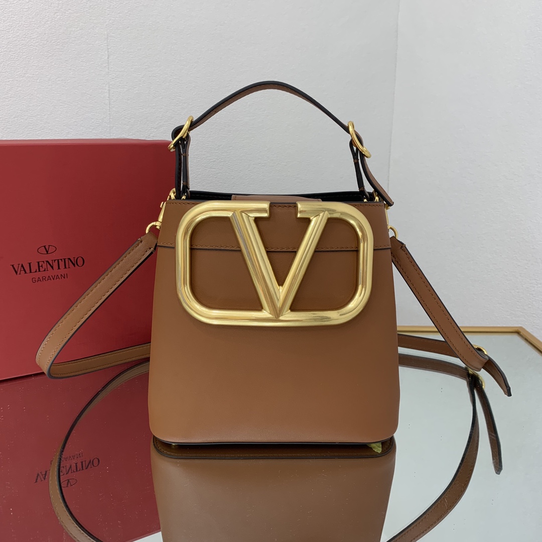Va1e*ntin0 garavani s*pervee bag-20*19*12cm