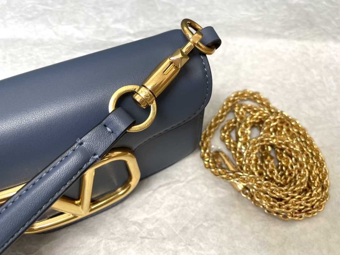 Va1e*ntin0 garavani miniloc-20x 11x5cm