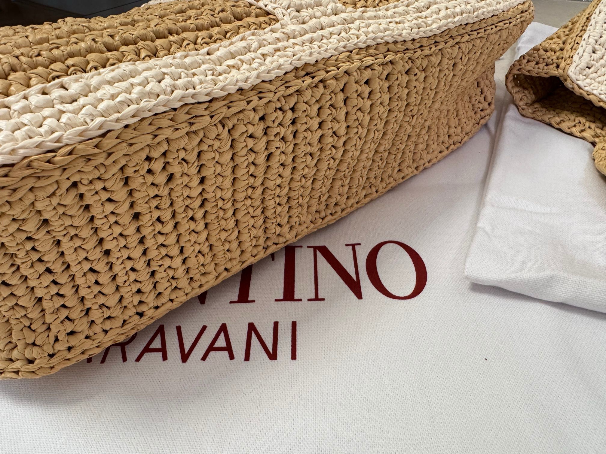 Va1e*ntin0 garavani viva tote bag