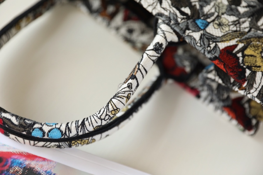 D*or small book tote-36.5cm