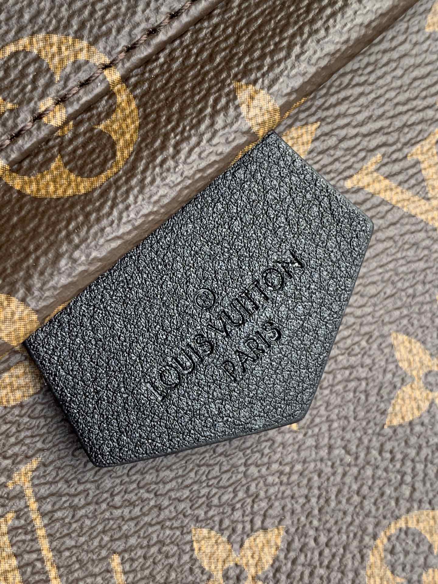 l0*is V*t0n mm backpack-28*33*16cm