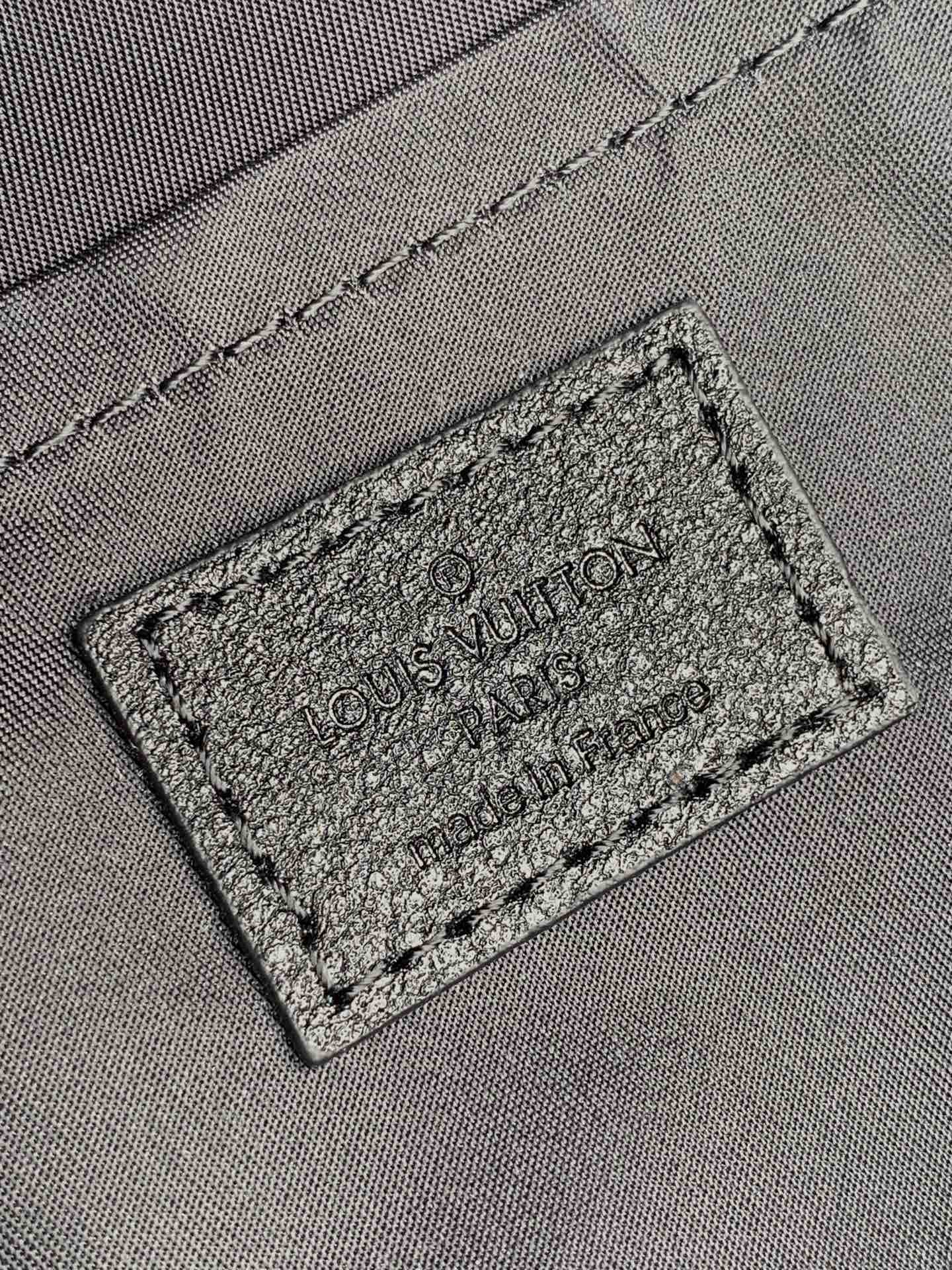 l0*is V*t0n mm backpack-28*33*16cm