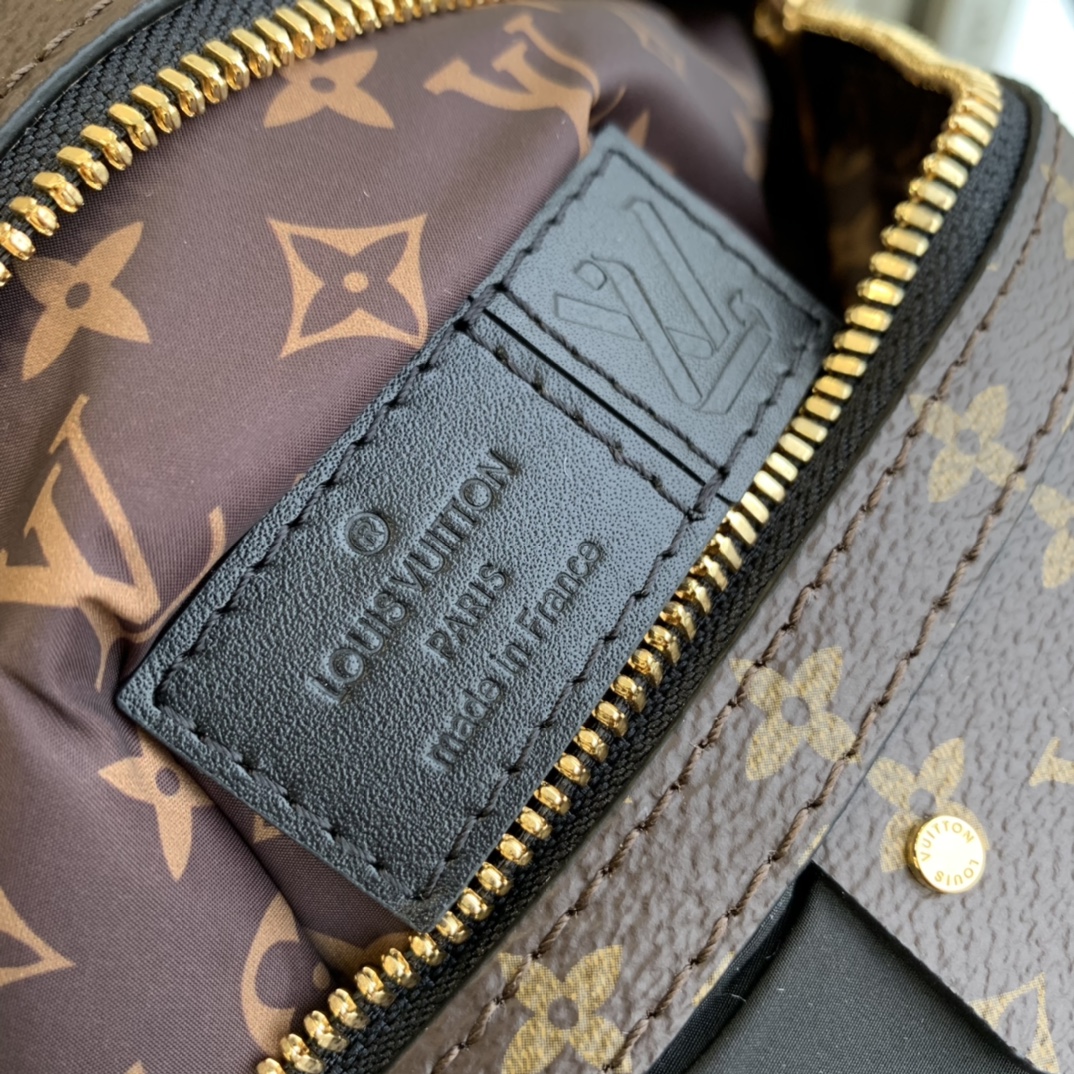 l0*is V*t0n pillow maxi bum bag-44 x 24 x 7cm