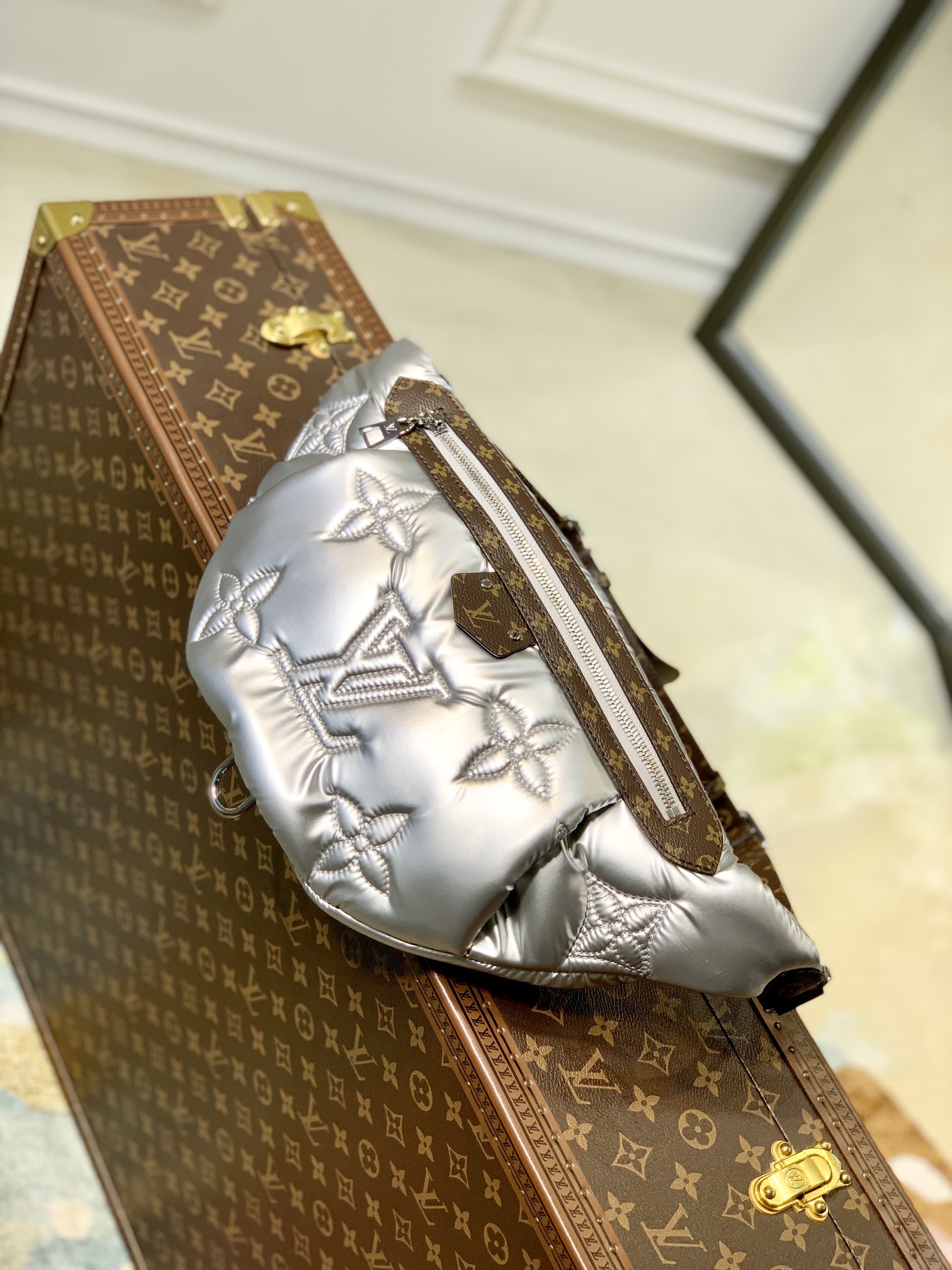 l0*is V*t0n pillow maxi bum bag-44 x 24 x 7cm