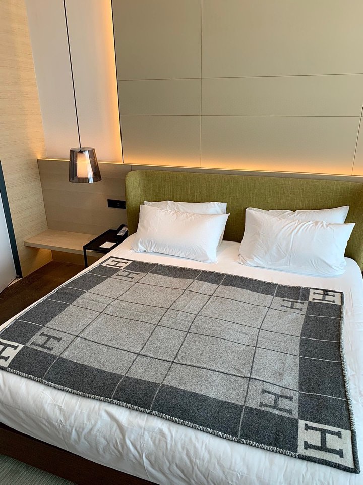 H**mes blankets-170*135cm