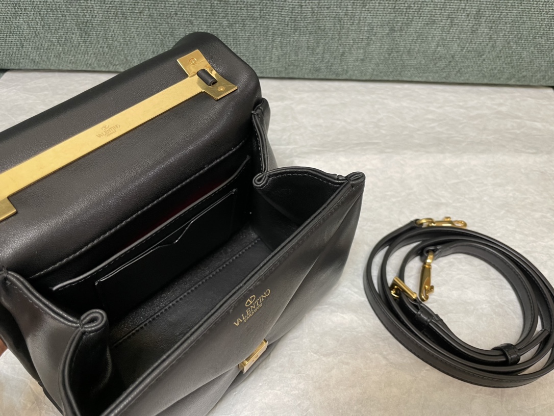 valentin0 Va1e*ntin0 one stud-20x13x8.5cm