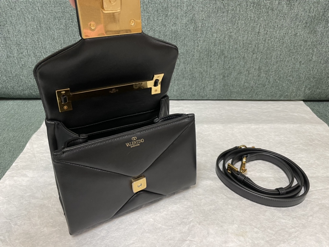 valentin0 Va1e*ntin0 one stud-20x13x8.5cm