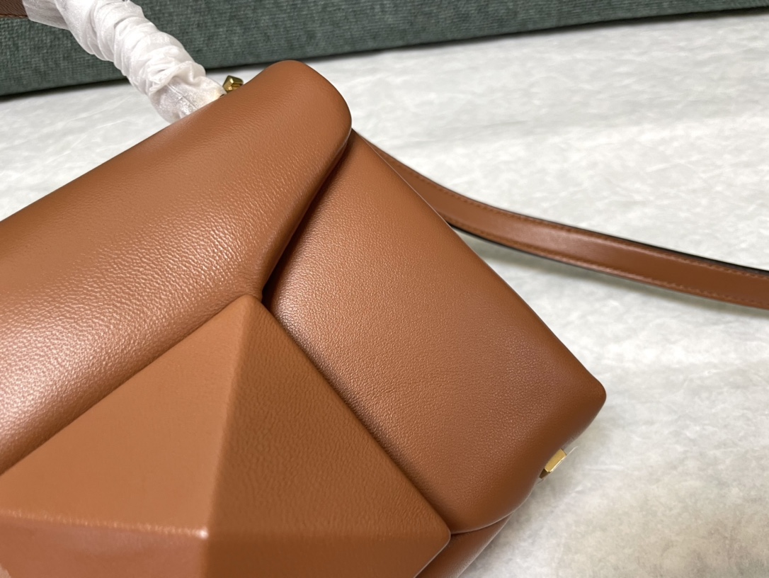 valentin0 Va1e*ntin0 one stud-20x13x8.5cm