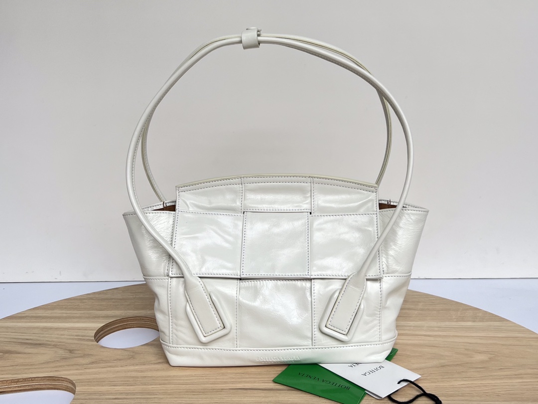 bo*te*ga Ve*ne*ta arco bag-23x21x9cm