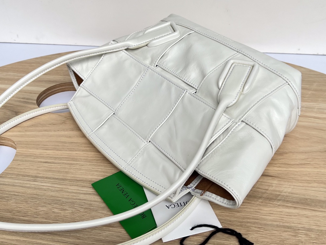 bo*te*ga Ve*ne*ta arco bag-23x21x9cm