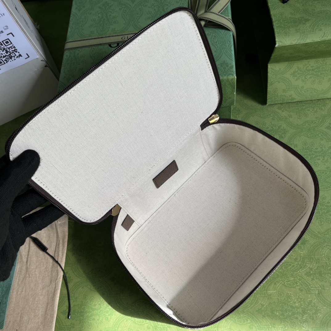 G*u*i pouch-22*8*14cm