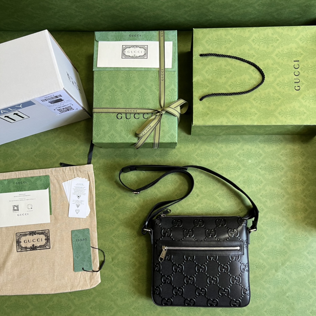 G*u*i messenger bag-26*23*3cm