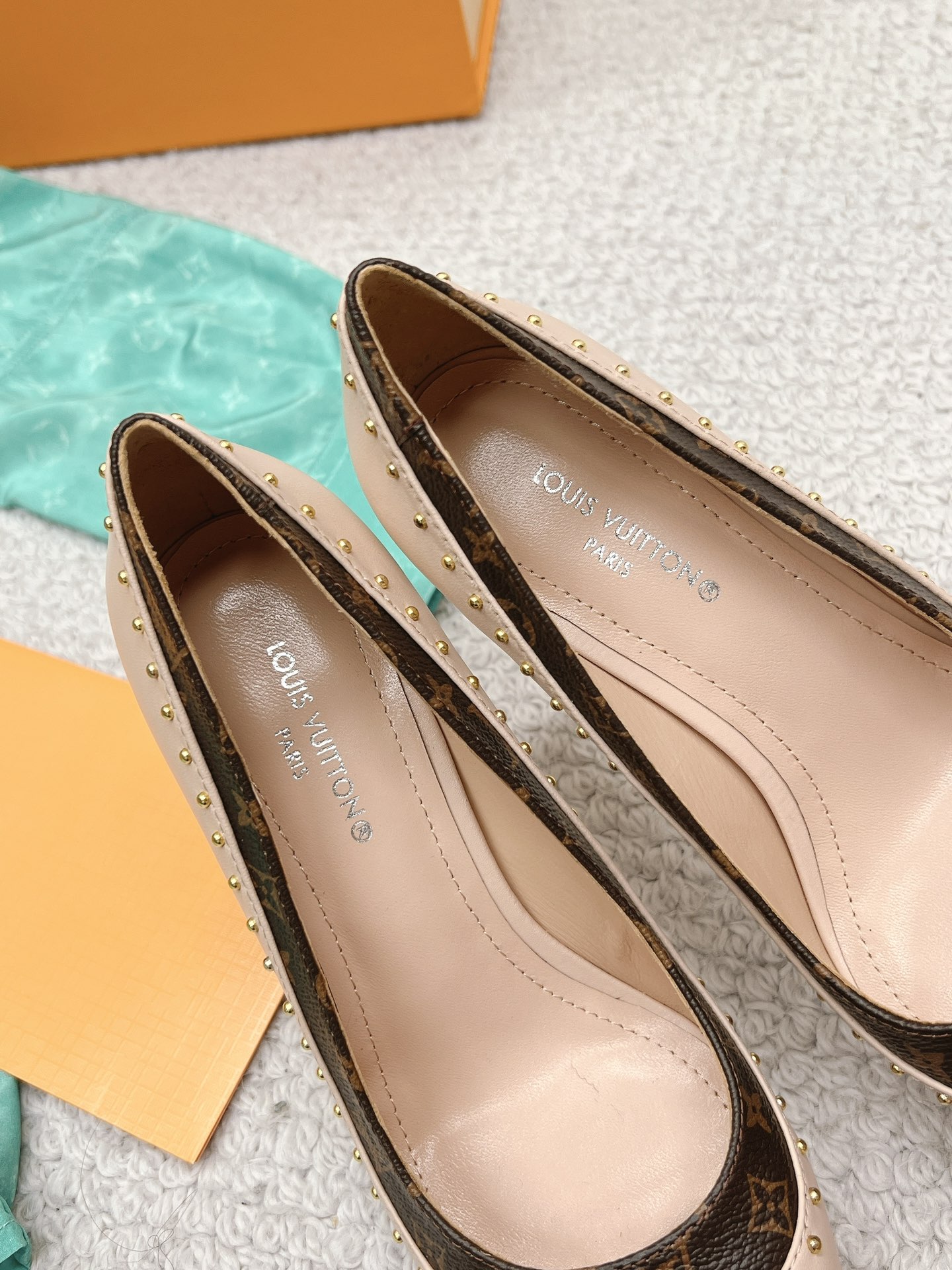 l0*is V*t0n heel-10.5cm