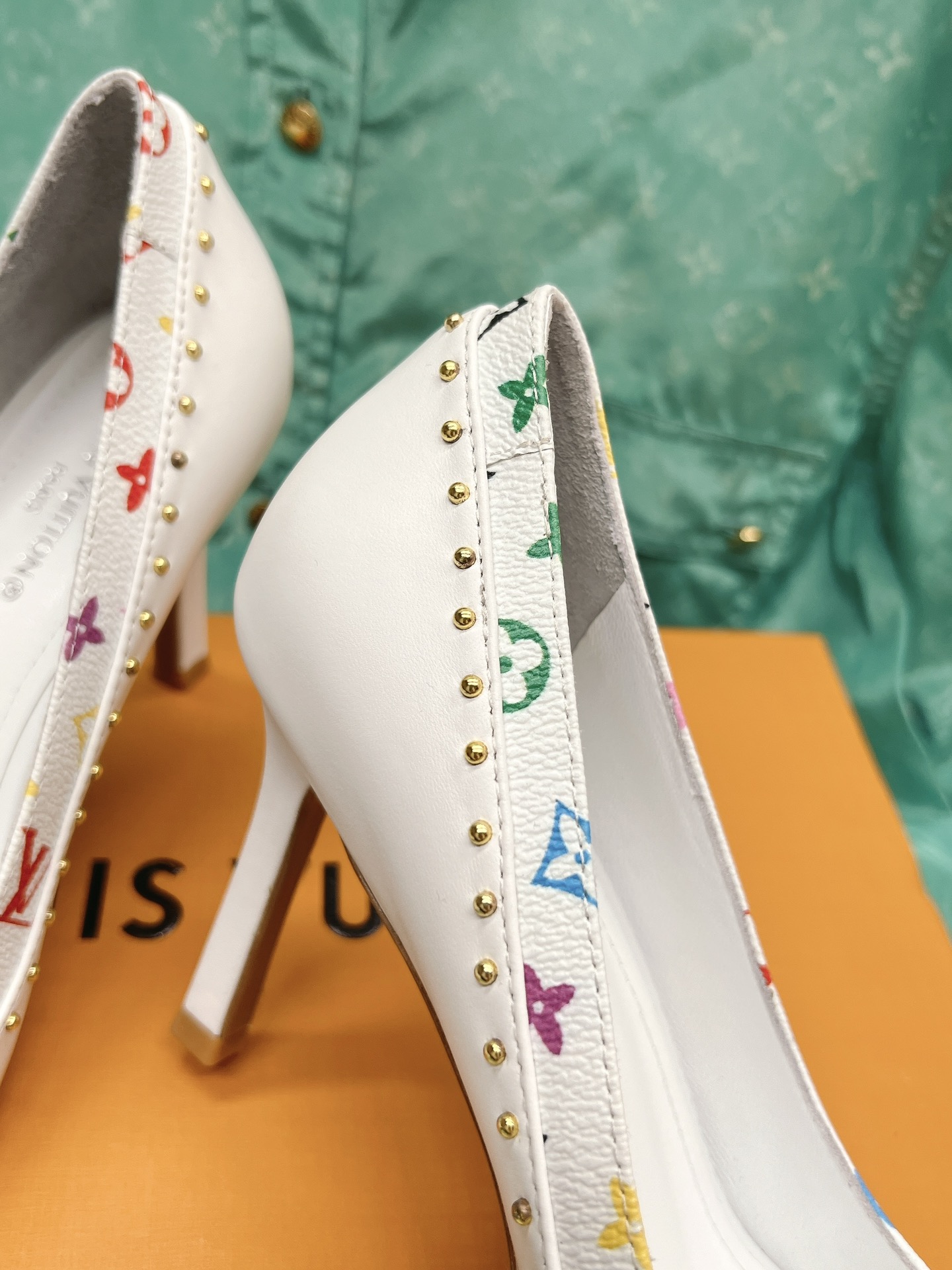 l0*is V*t0n heel-10.5cm