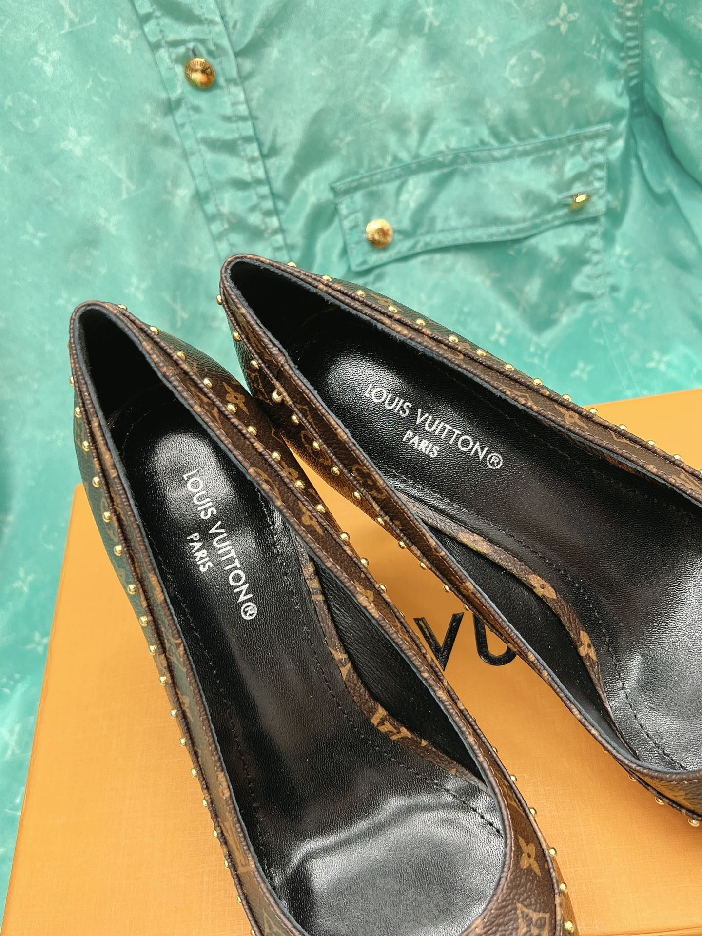 l0*is V*t0n heel-10.5cm