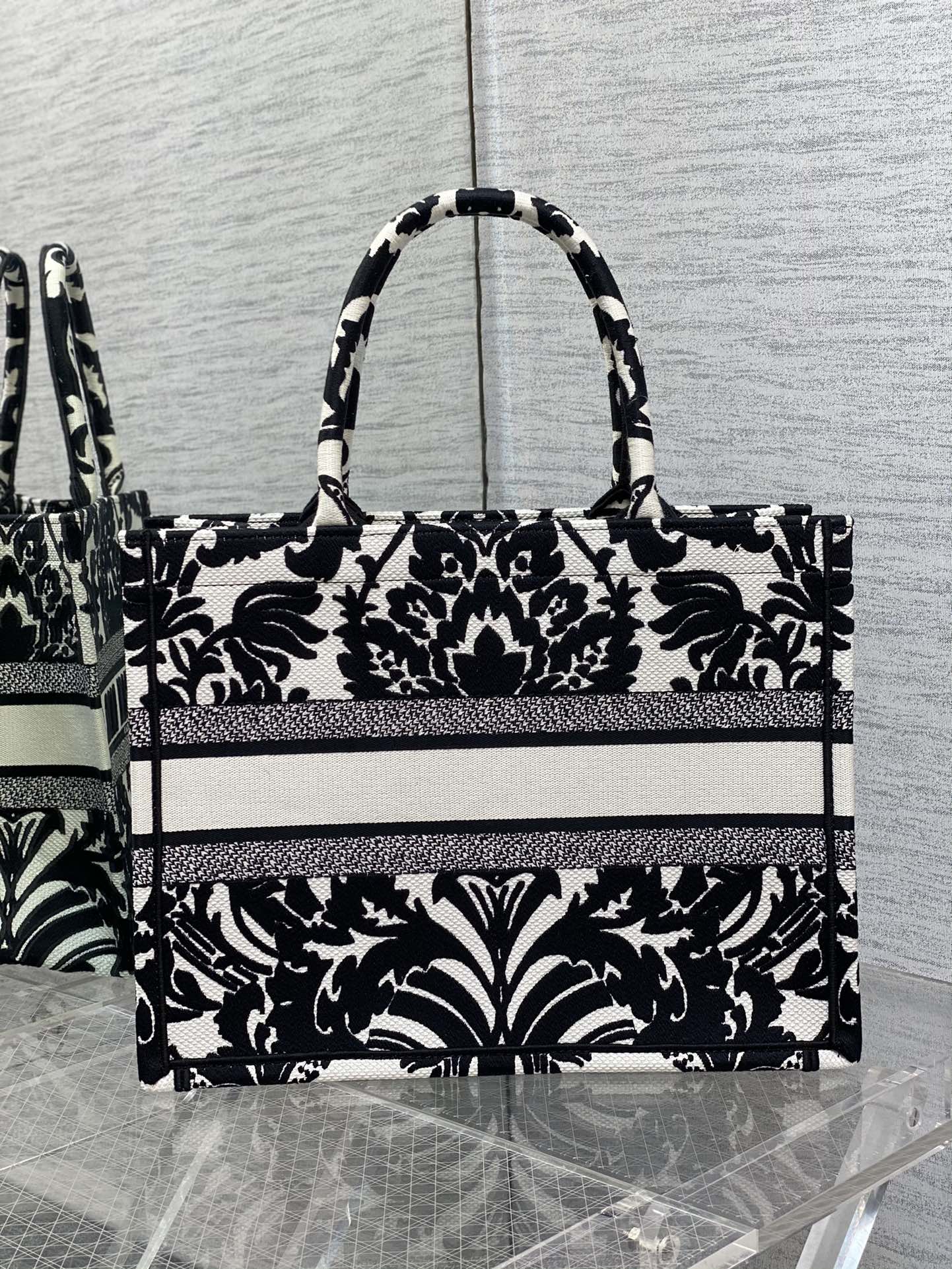 D*or small book tote-36*18*28cm