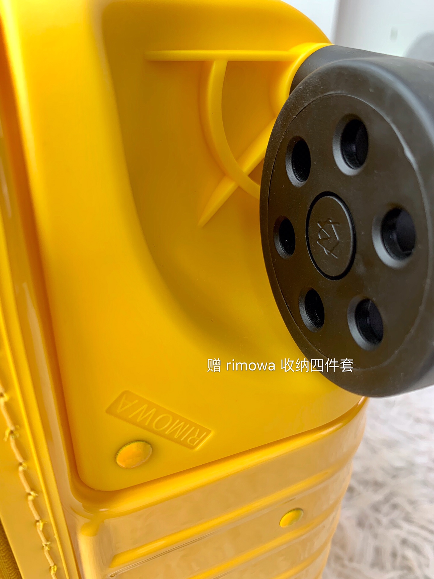 r1m0wa essential ttrunk plus lU*gage-‭29&31inch