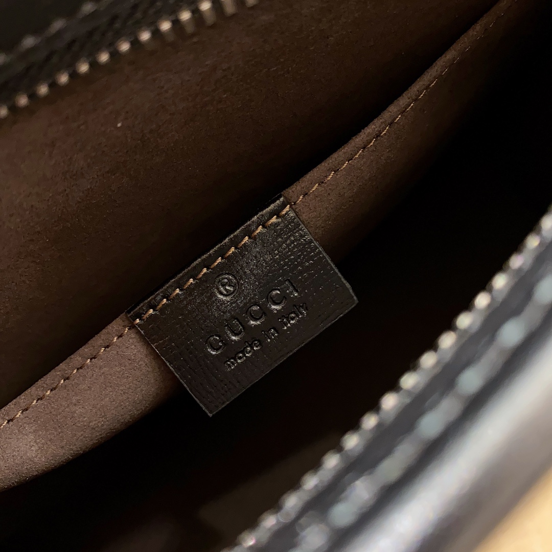 G*u*i pouch-26*20*6cm