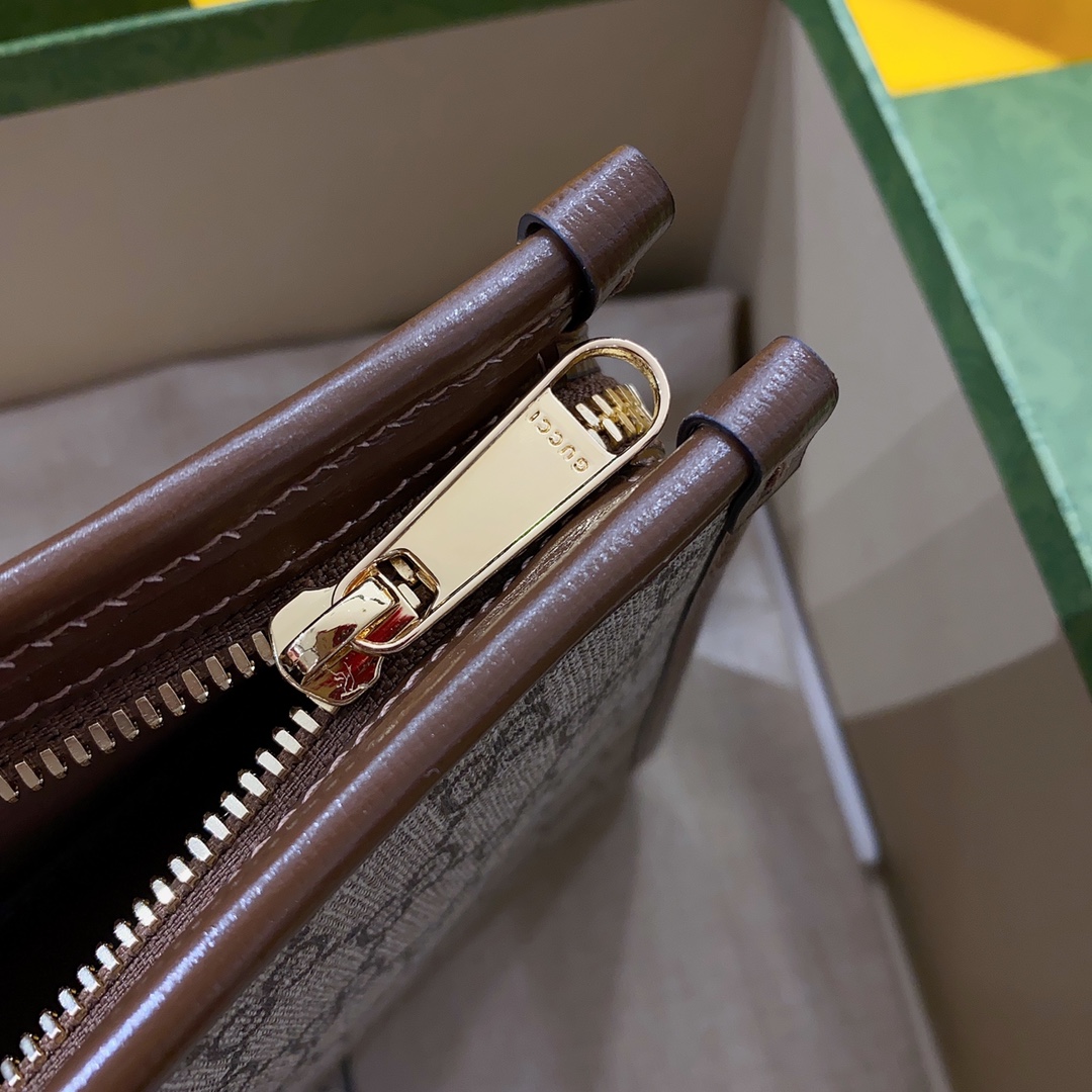 G*u*i pouch-26*20*6cm