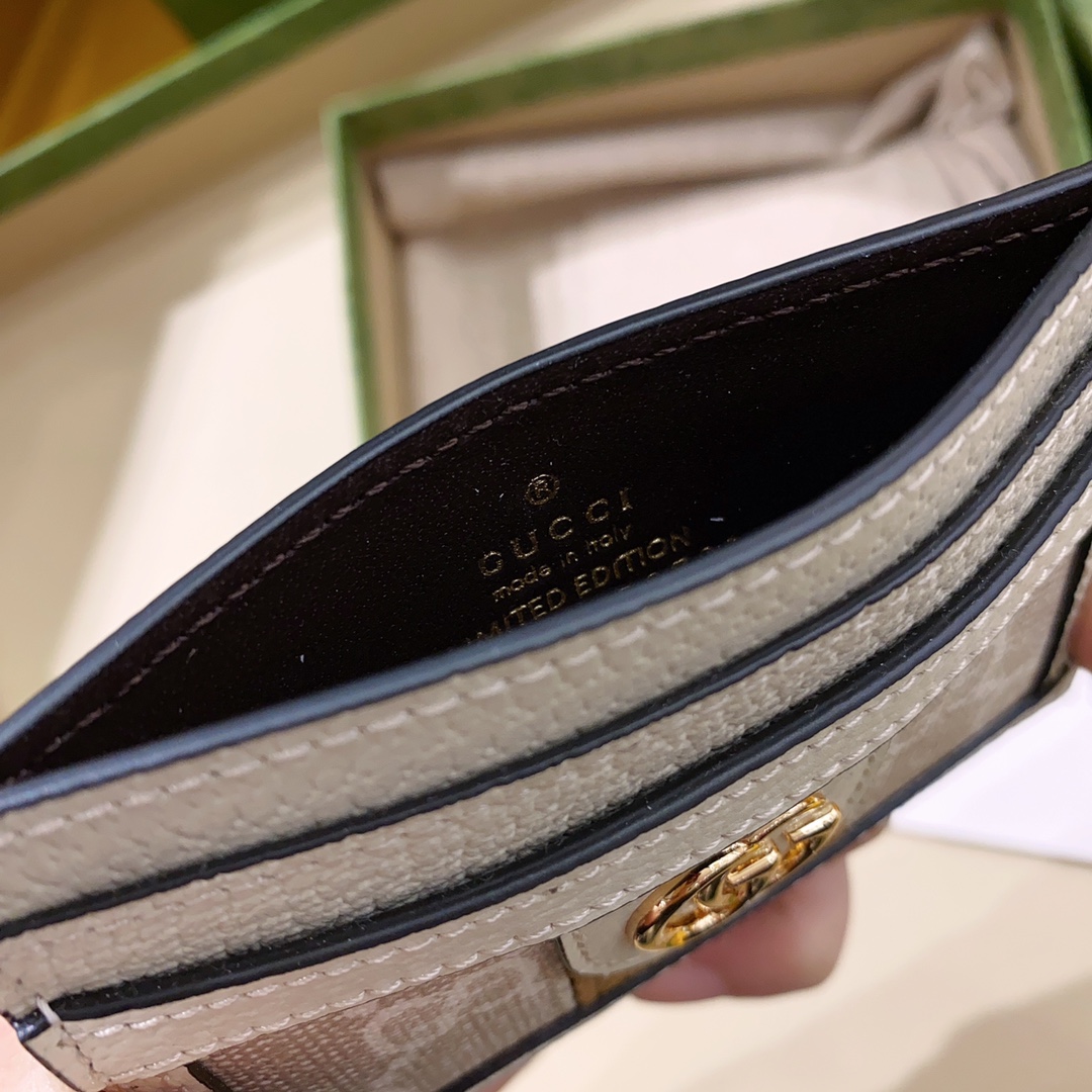 G*u*i wallet-10*7.5cm