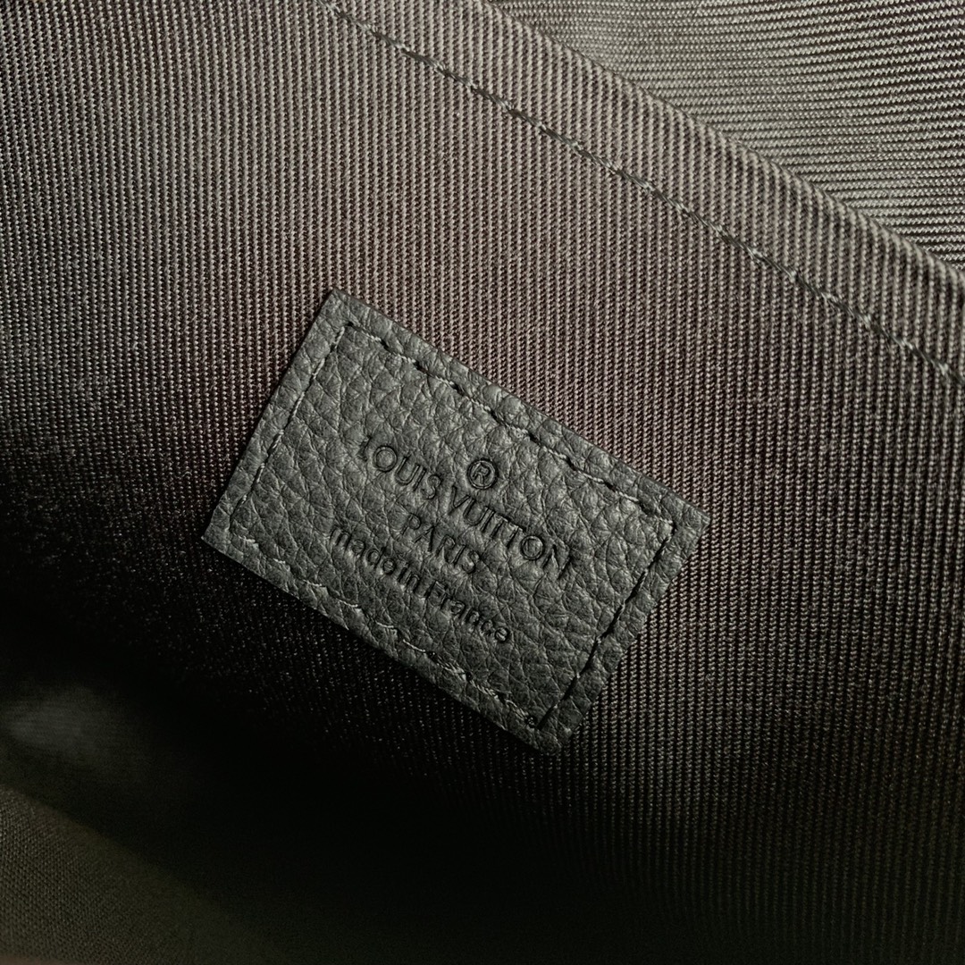 l0*is V*t0n x yk pochette to go-30 x 21.5 x 1 cm