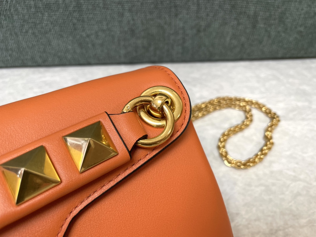 Va1e*ntin0 garavanistudsian-28*17*8cm