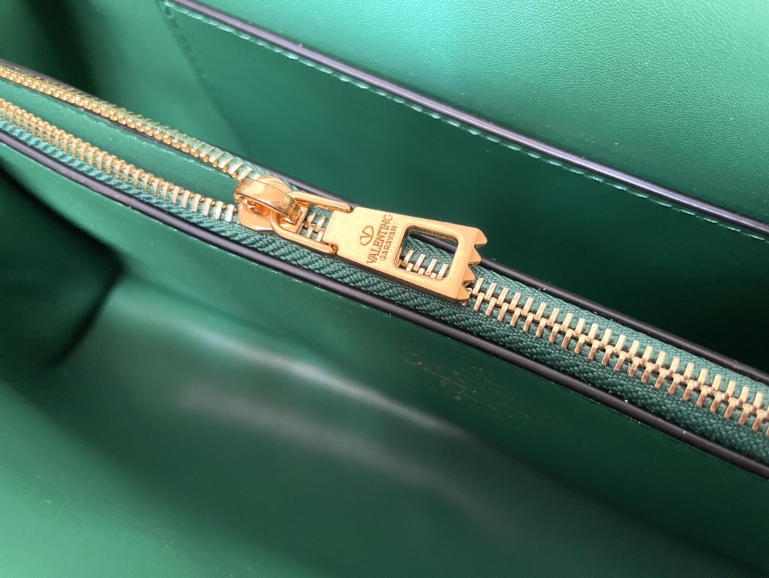 Va1e*ntin0 garavanistudsian-28*17*8cm