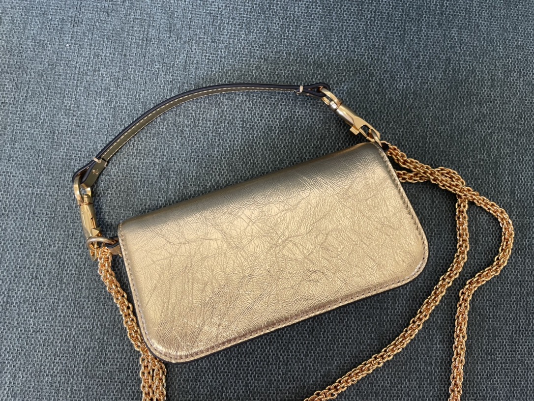 Va1e*ntin0 garavani mini loc-20x 11x5cm