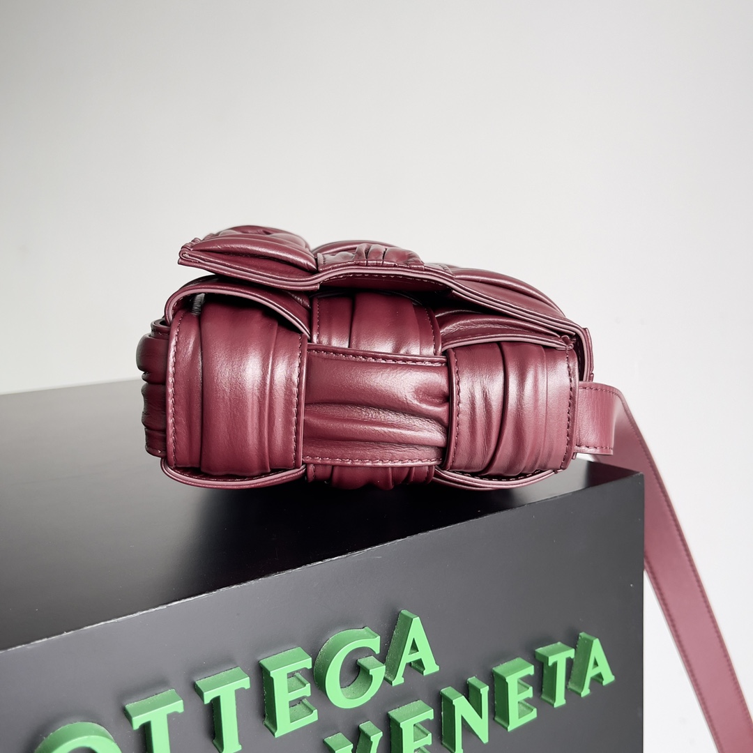 bo*te*ga Ve*ne*ta cassette bag-19*4*12cm