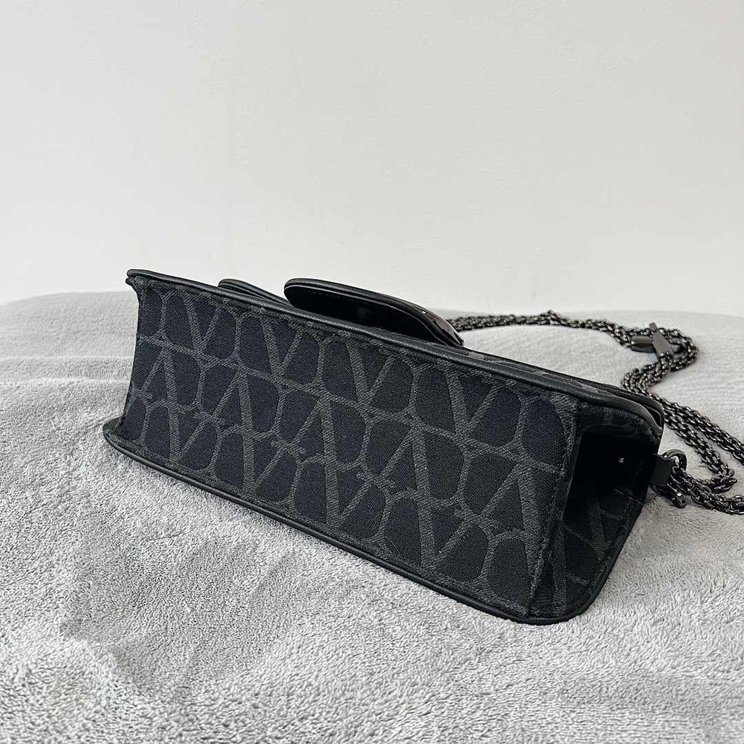 Va1e*ntin0 garavani loc-27*13*6cm